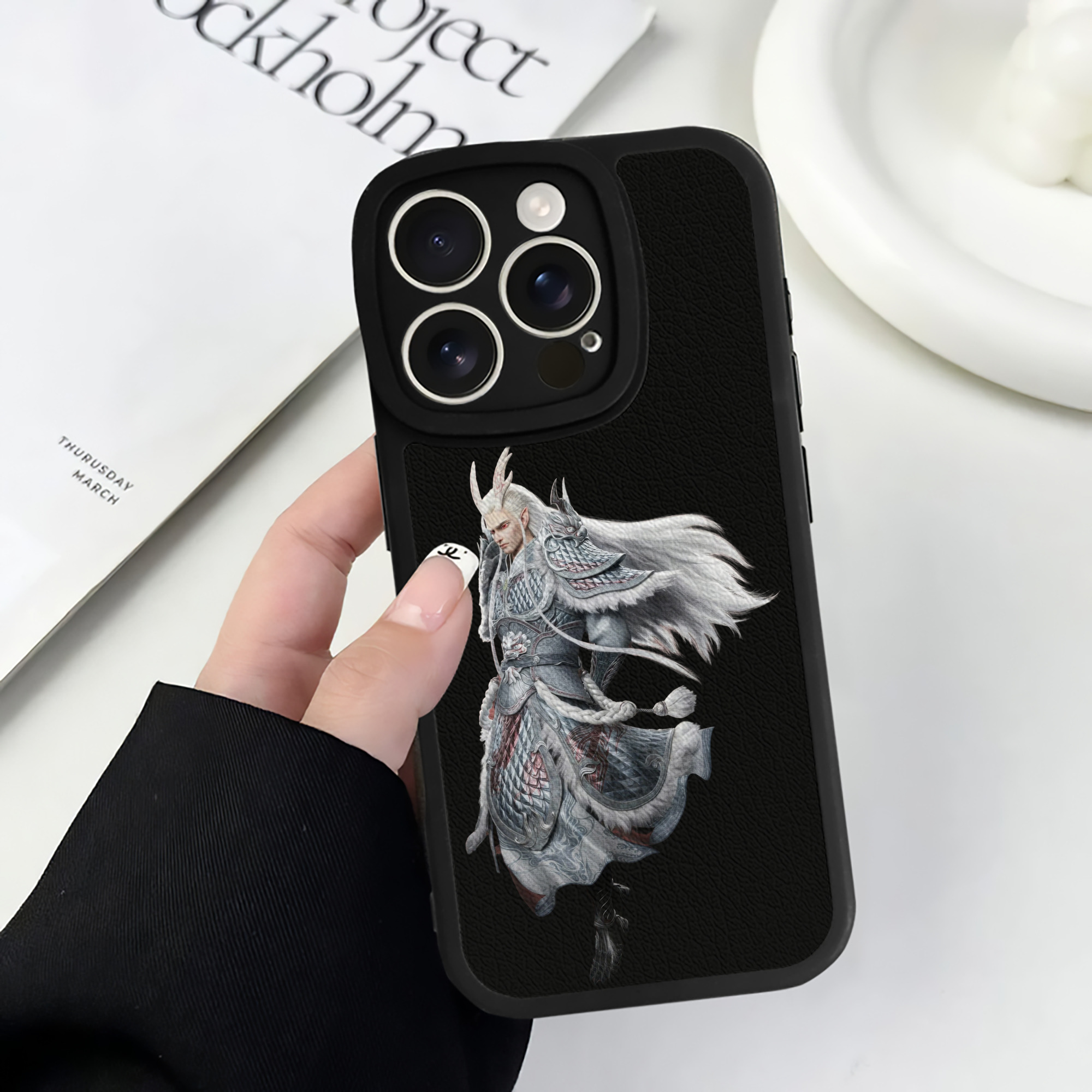 （画像用） Ne Zha 2 ナタ 魔童の大暴れ 【iPhone 16シリーズ対応】シリコンスマホケース（レザー調） 材質：シリコン